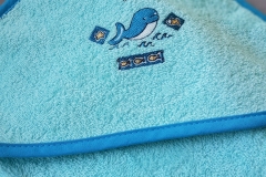 badetuch-blau-mit-wahlfisch-frottee-geschenkidee-kofmehl-kreativ-gmbh-subingen