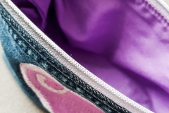 handmade-jeans-etui-mit-herz-innenleben-violette-kofmehl-kreativ-gmbh