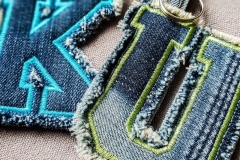 handmade-jeans-schluesselanhaenger-k-und-u-alphabet-kofmehl-kreativ-gmbh